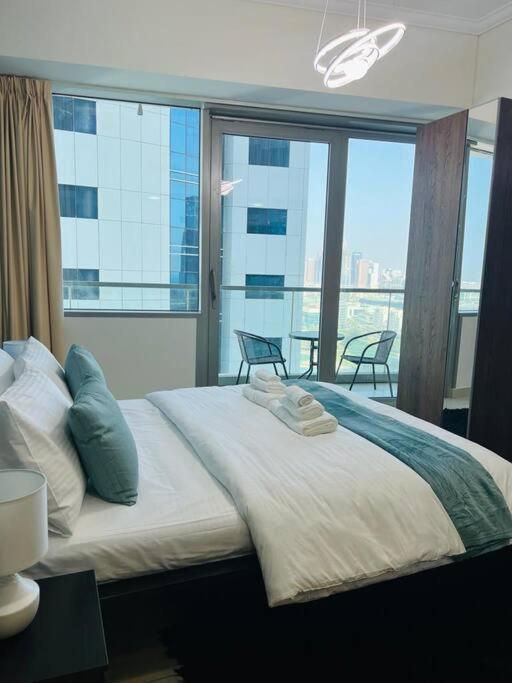 1 Bed Apartment With Sea View, Pool, Gym & Free Parking In Dubai Marina Exterior foto