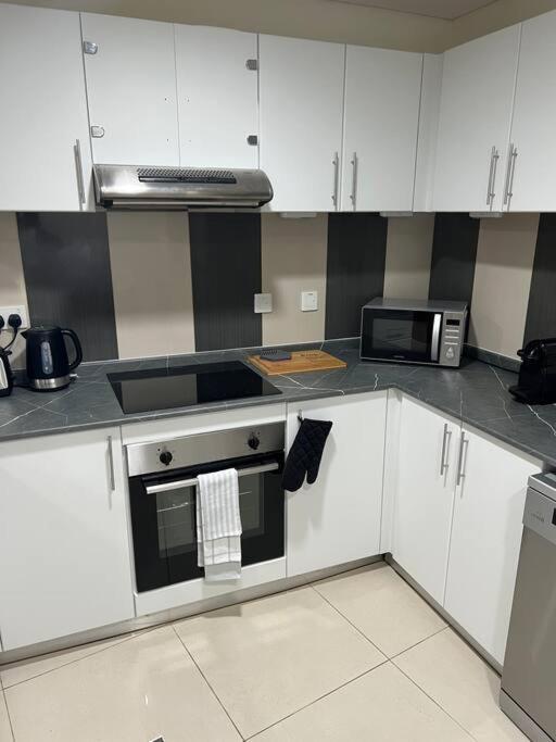 1 Bed Apartment With Sea View, Pool, Gym & Free Parking In Dubai Marina Exterior foto